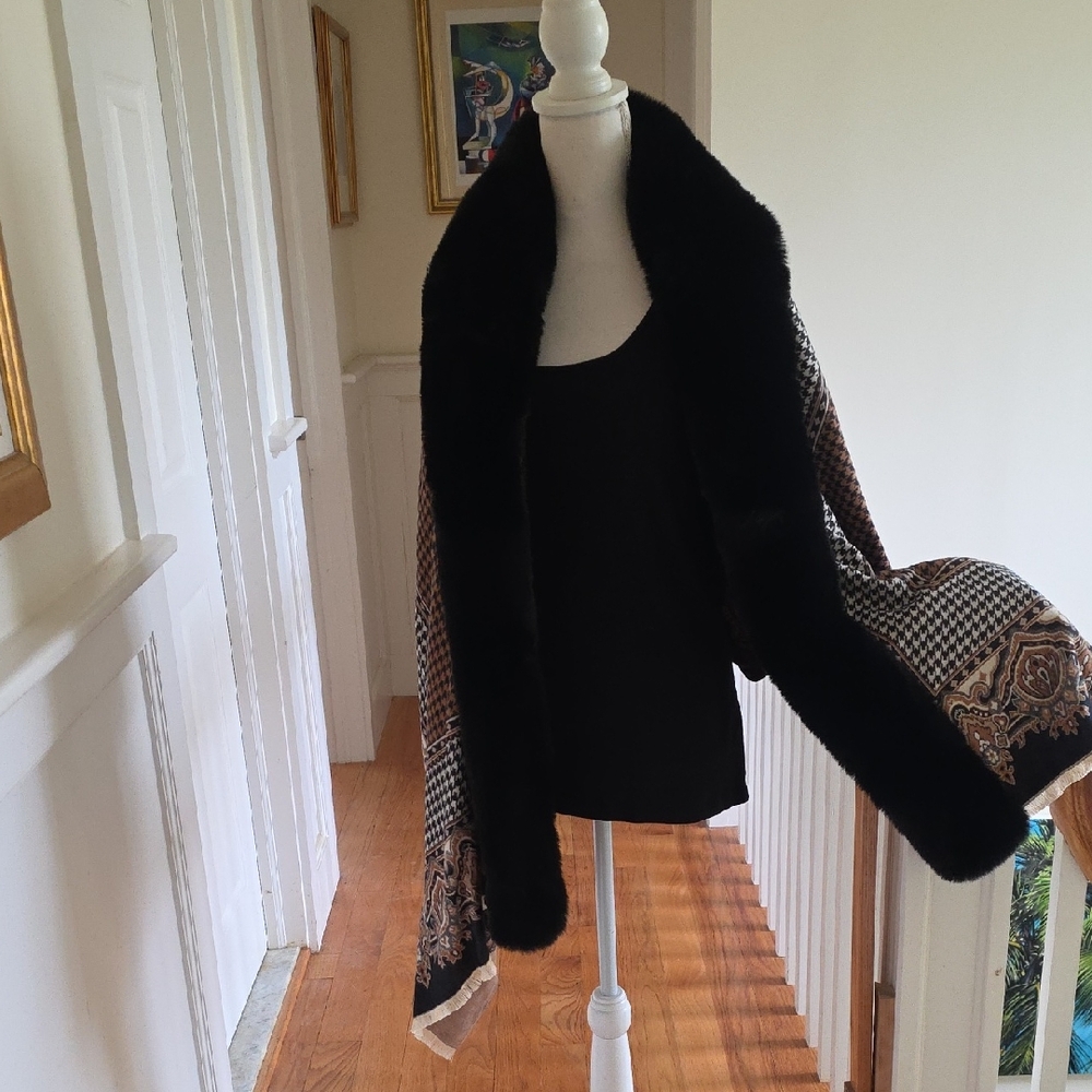 La Fiorentina Black and Brown Houndstooth Cape